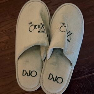 DJO Tour 2025 VIP Merch SLIPPERS Crux Hotel Joe Keery Stranger Things Size 43